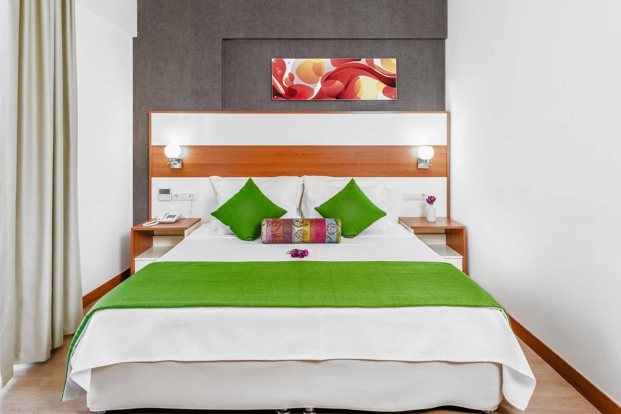 ホテル Ege Tulip Çeşme エクステリア 写真