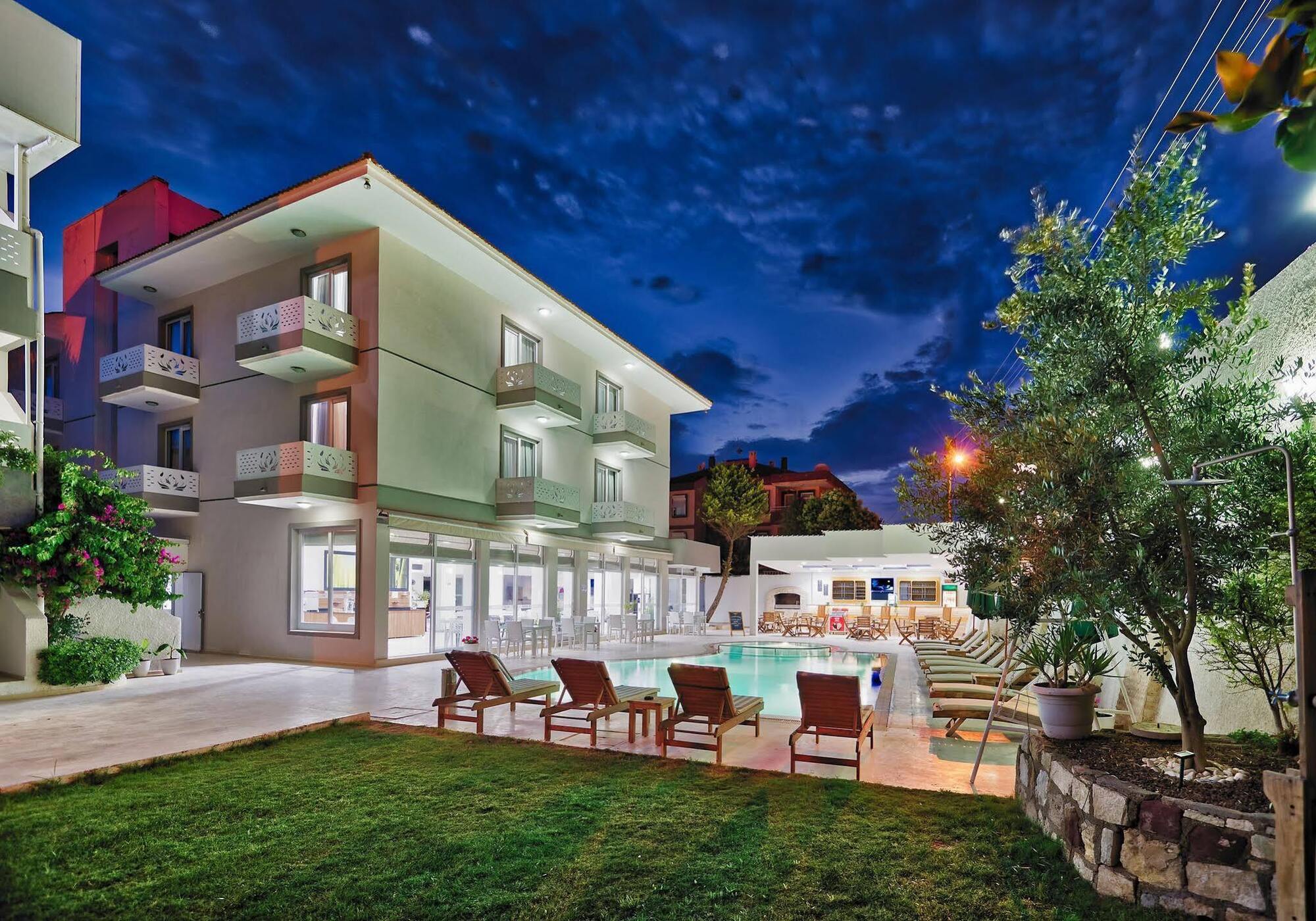 ホテル Ege Tulip Çeşme エクステリア 写真